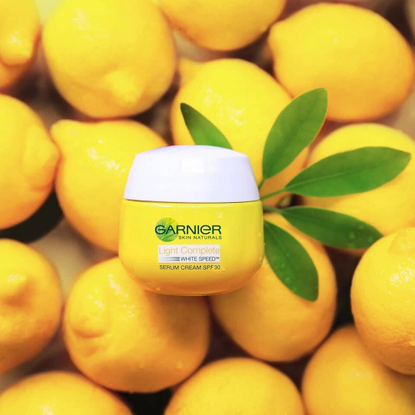 Kem Dưỡng Serum Sáng Da Ban Ngày Garnier Light Complete Vitamin C Serum Cream SPF30 50ml