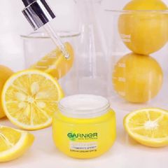 Kem Dưỡng Serum Sáng Da Ban Ngày Garnier Light Complete Vitamin C Serum Cream SPF30 50ml