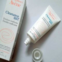 Kem Dưỡng Kiềm Dầu Cho Da Nhờn Mụn Avene Cleanance Mat Mattifying Emulsion 40ml