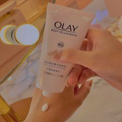 Sữa Dưỡng Thể Dưỡng Ẩm ,Trắng Da Olay B3+ Vitamin C Optic Glow & Whitening