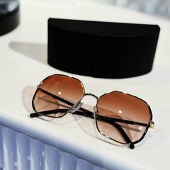 Kính thời trang Prada new season