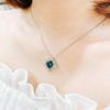Dây chuyền đá mặt đá xanh Swarovski viền hoa tuyết trắng