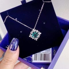 Dây chuyền đá mặt đá xanh Swarovski viền hoa tuyết trắng