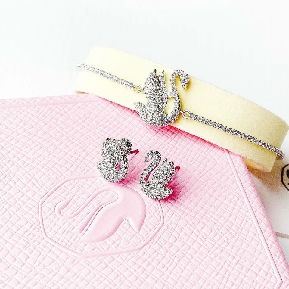 Set phụ kiện Swarovski Iconic Swan