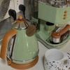 Ấm siêu tốc DELONGHI VINTAGE RETRO màu đỏ