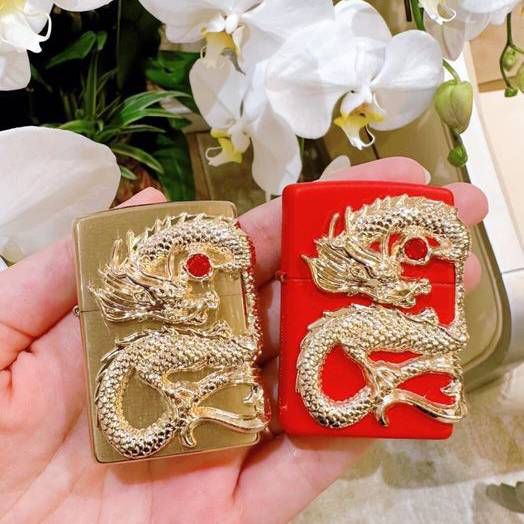 Bật lửa Zippo rồng Made in USA sẵn 2 màu