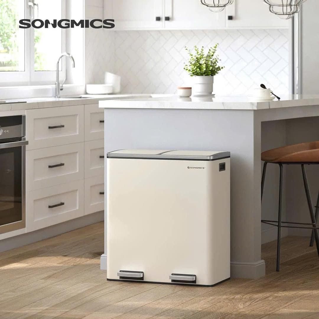 Thùng rác nhà bếp Songmics màu Almond 60 lít