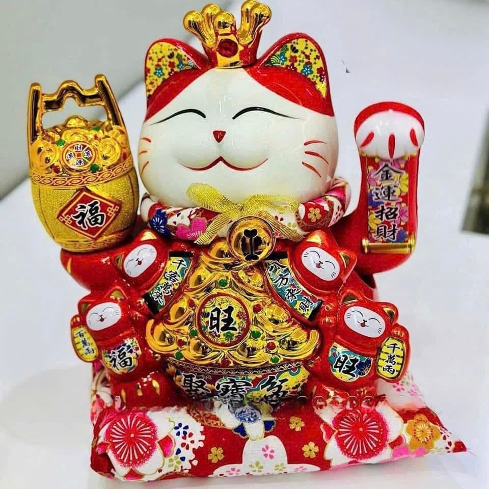 Mèo thần tài Maneki Neko đội vương miện vẫy tay 32cm