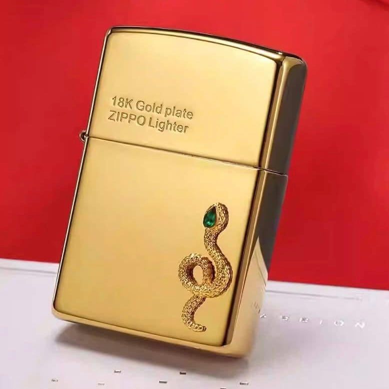 Bật lửa Zippo Rắn vàng đá xanh