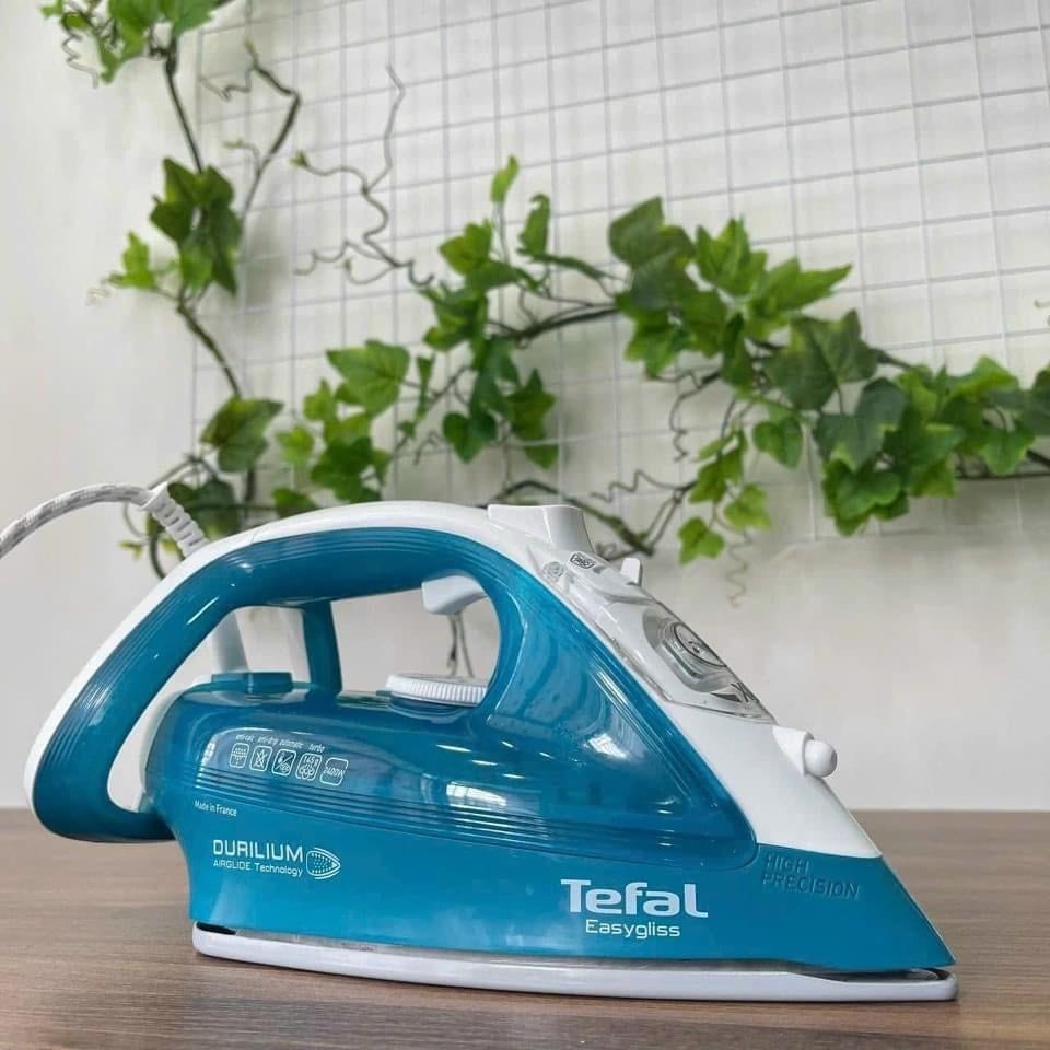 Bàn là hơi nước Tefal FV3695 2400w