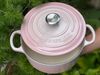 Nồi gang Le Creuset Brater Rund Evo 20cm Shell Pink màu hồng