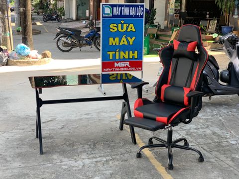 BÀN CHỮ Y MẶT KÍNH CƯỜNG LỰC GAMING BLACK/RED LIKE NEW