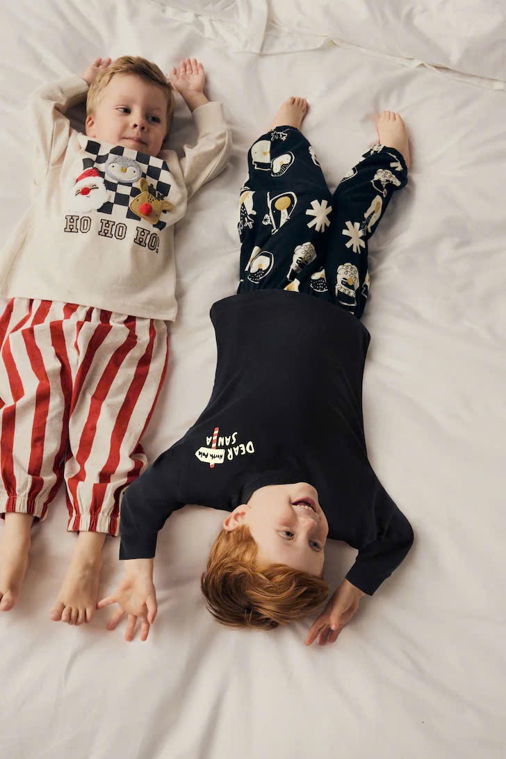 Set 2 bộ pyjamas NEXT hoạ tiết Giáng Sinh 665655