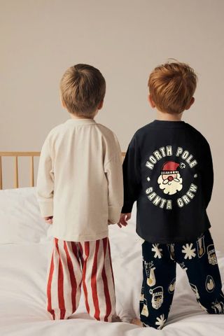 Set 2 bộ pyjamas NEXT hoạ tiết Giáng Sinh 665655