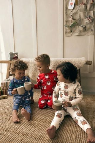 Set 3 bộ pyjamas NEXT hoạ tiết Giáng Sinh 665639