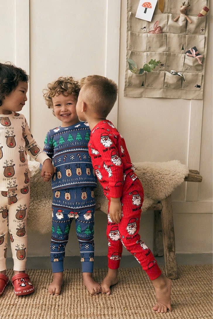 Set 3 bộ pyjamas NEXT hoạ tiết Giáng Sinh 665639
