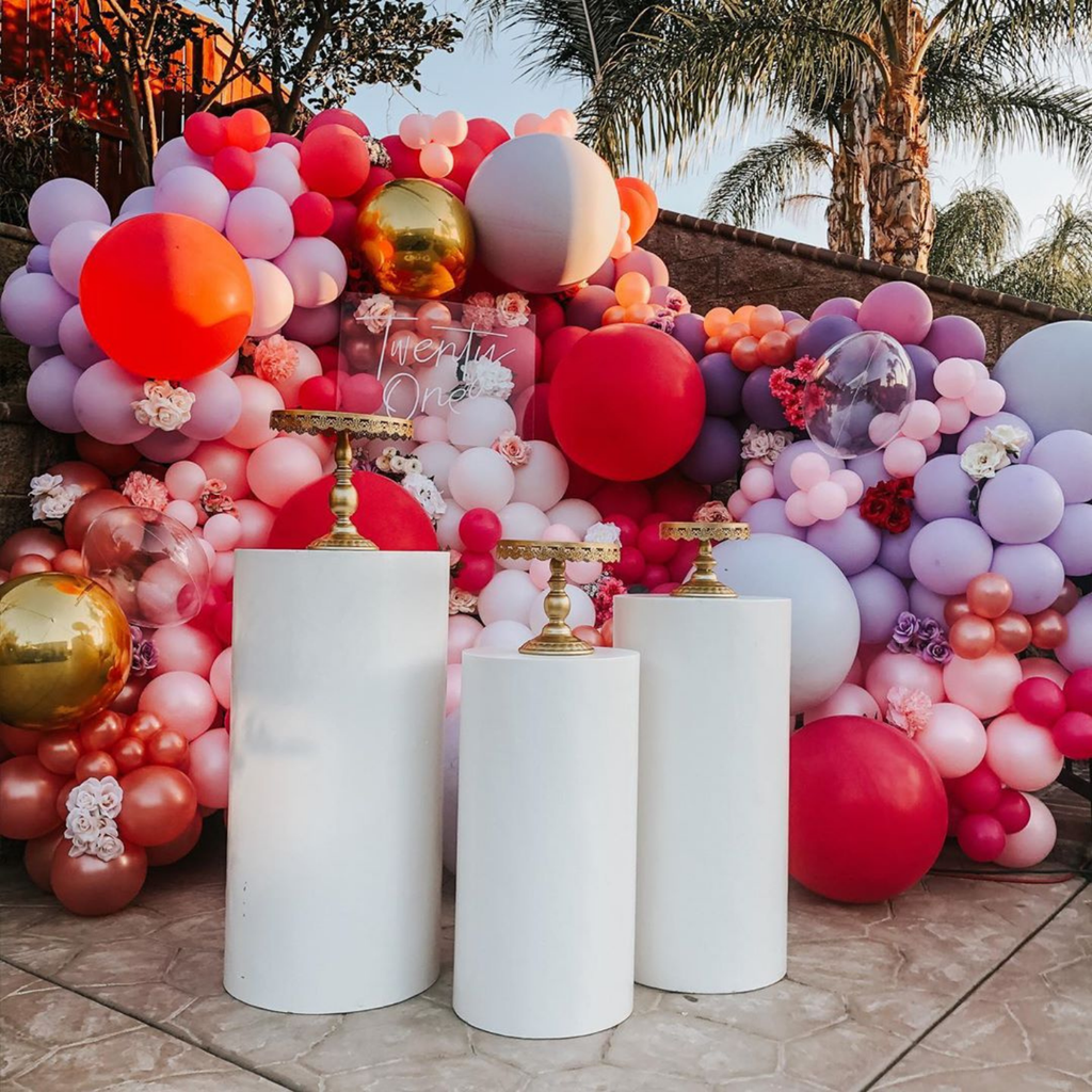 Trang trí tiệc sinh nhật bằng hoa và bong bóng sang trọng Zaada