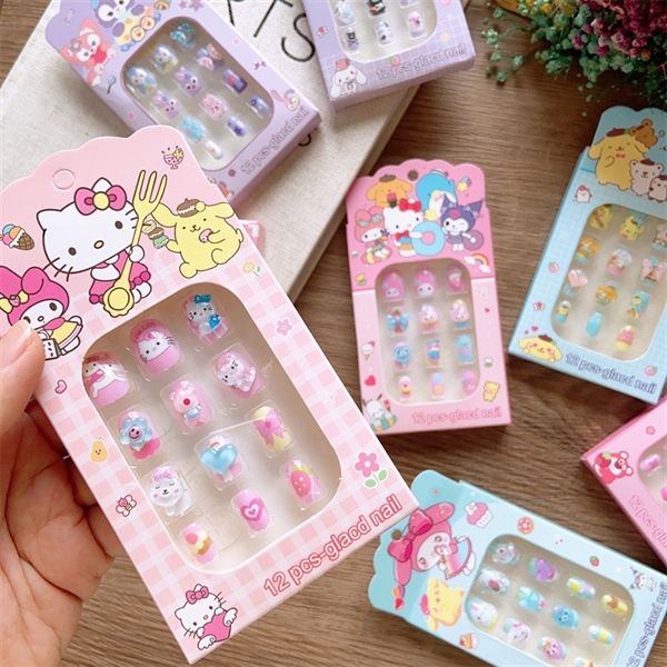  Dán móng tay charm nổi 