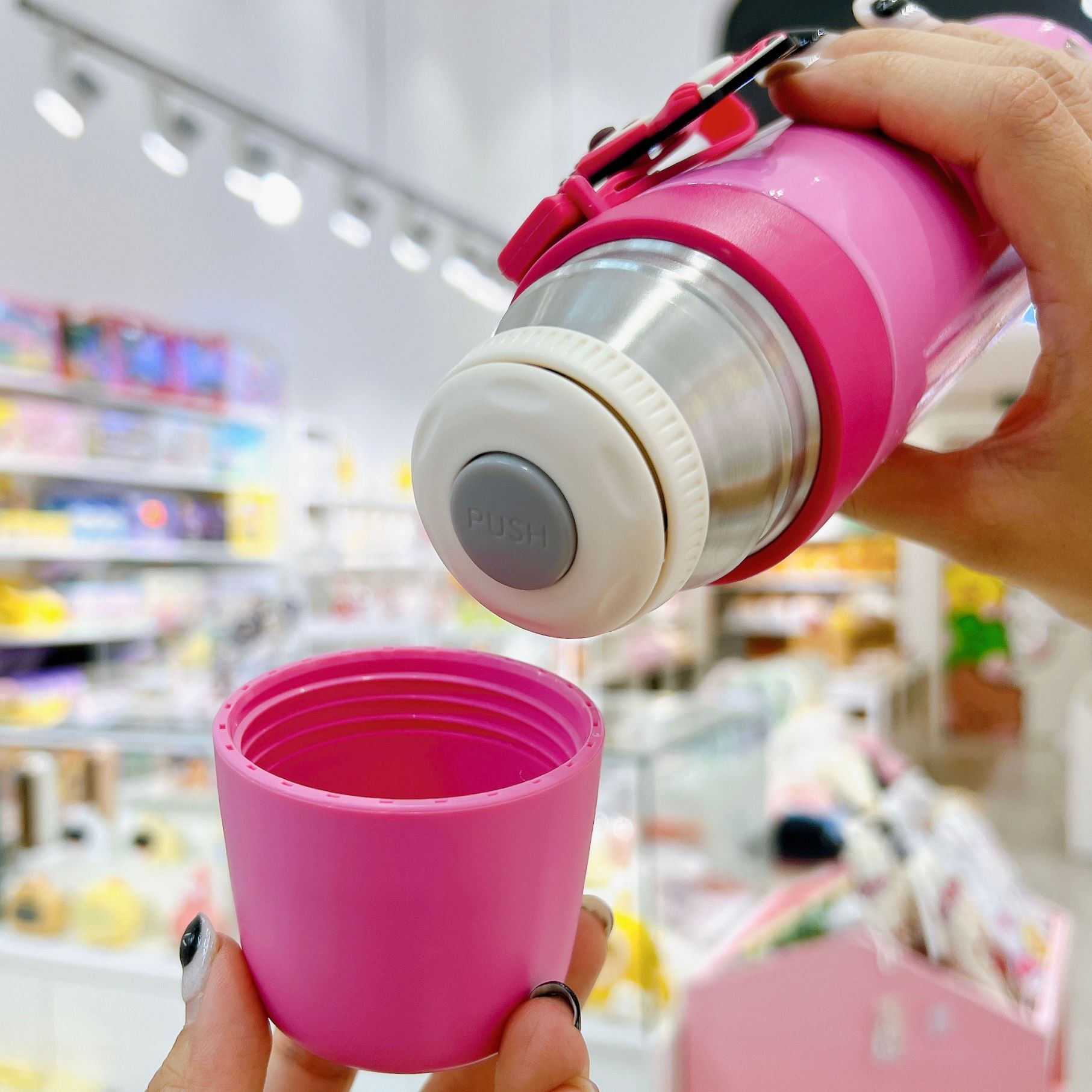  Bình giữ nhiệt quai silicon hình Lotso 500ml 