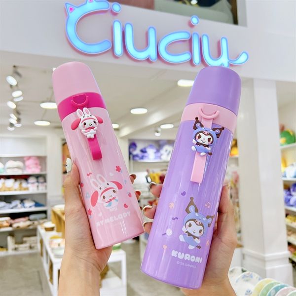  Bình giữ nhiệt quai silicon hình Sanrio 500ml 