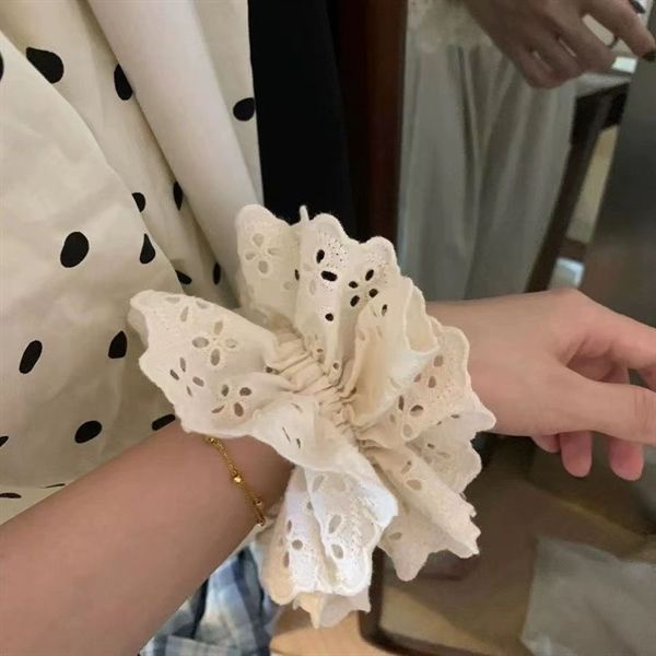  Dây buộc tóc scunchies vải ren be 