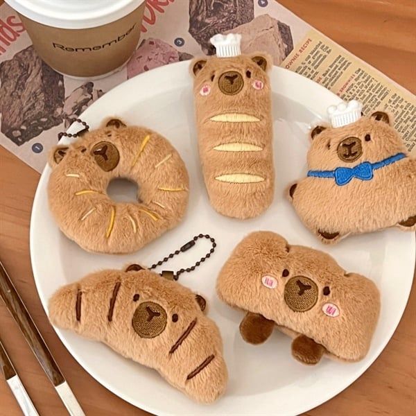  Móc khoá bông Capybara bánh 