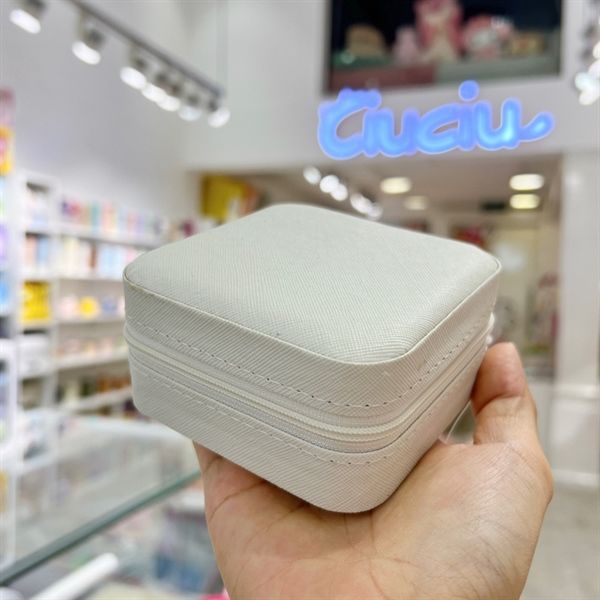  Hộp đựng trang sức vuông ( da cứng ) 