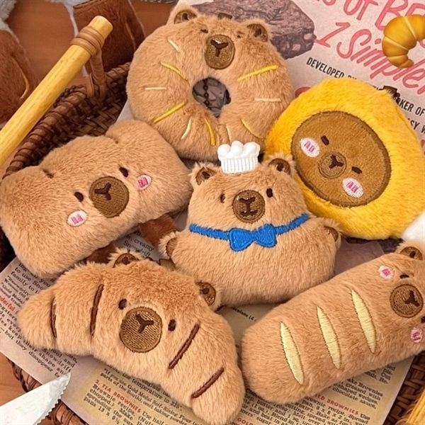  Móc khoá bông Capybara bánh 