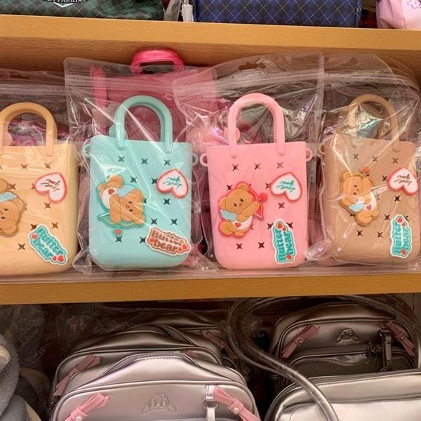  Túi silicon charm Butter Bear đeo chéo 