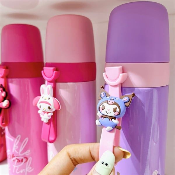  Bình giữ nhiệt quai silicon hình Sanrio 500ml 