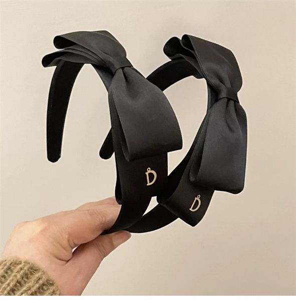  Bờm nơ kép đen chữ D 