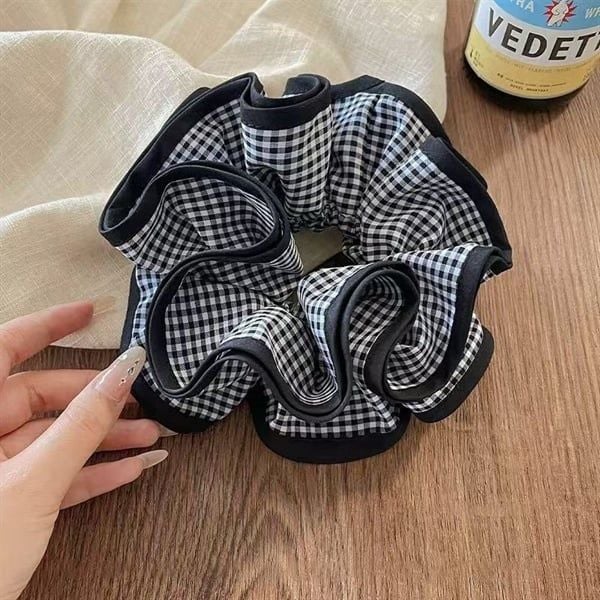  Scrunchies kẻ caro viền đen 