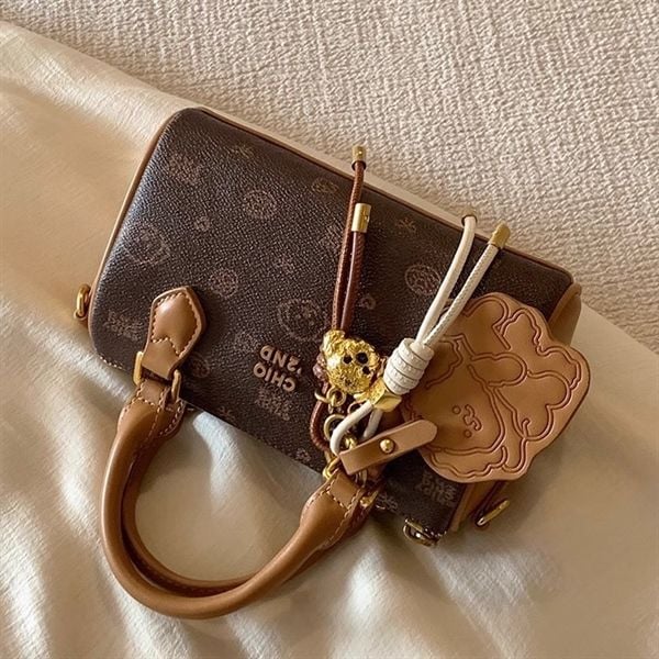  Túi trống Chio2nd charm cún tone nâu 