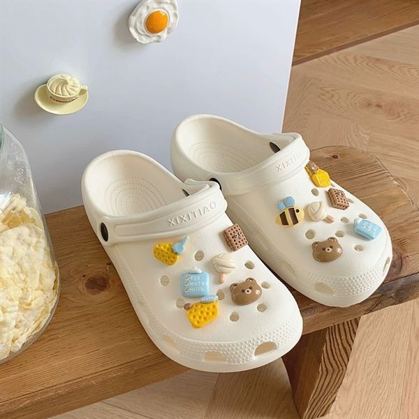  Dép cross charm ong gấu bánh 