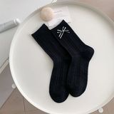  Tất Mekki cổ ren tone đen trắng 