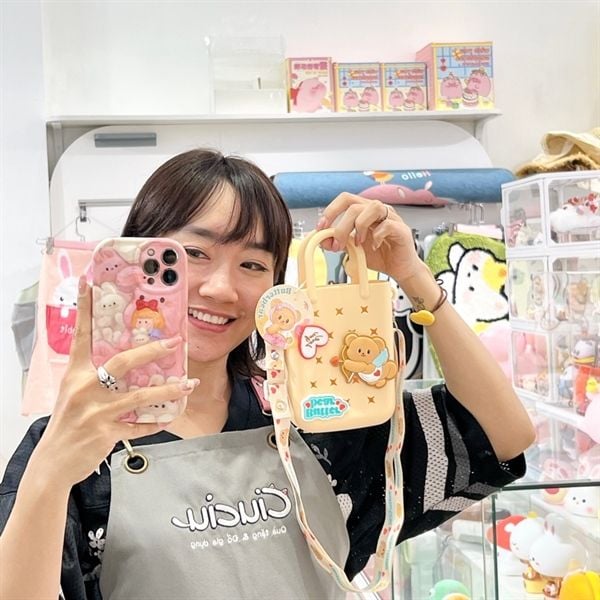  Túi silicon charm Butter Bear đeo chéo 