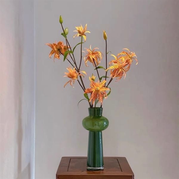  Lọ hoa thuỷ tinh cổ bầu đế cao 29cm 