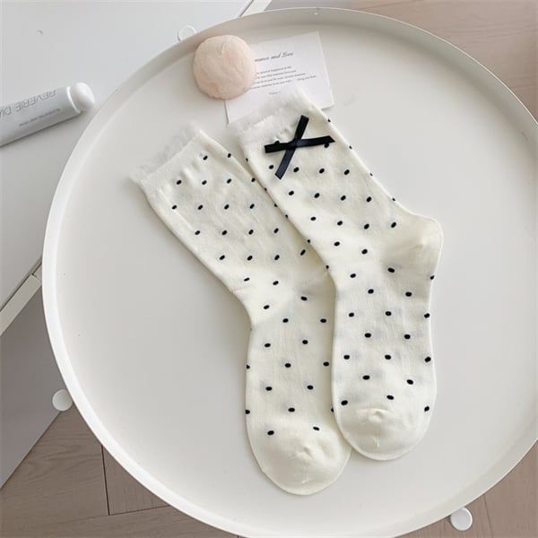  Tất Mekki cổ ren tone đen trắng 