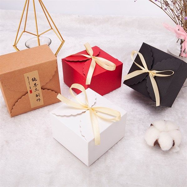  Hộp quà vuông đỏ/ trắng 10cm 