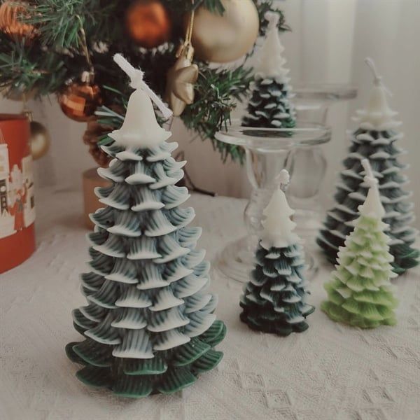  Nến thơm Giáng Sinh cây thông phủ tuyết to 14cm 