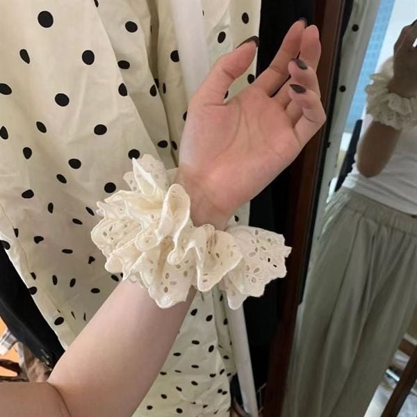  Dây buộc tóc scunchies vải ren be 