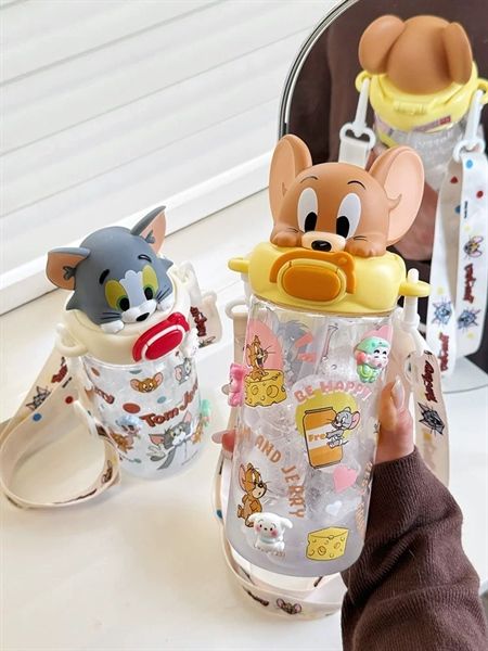 Bình nước Tom&Jerry dây đeo 580ml 