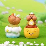  Hộp mù Capybara ngồi trên đồ có đèn 