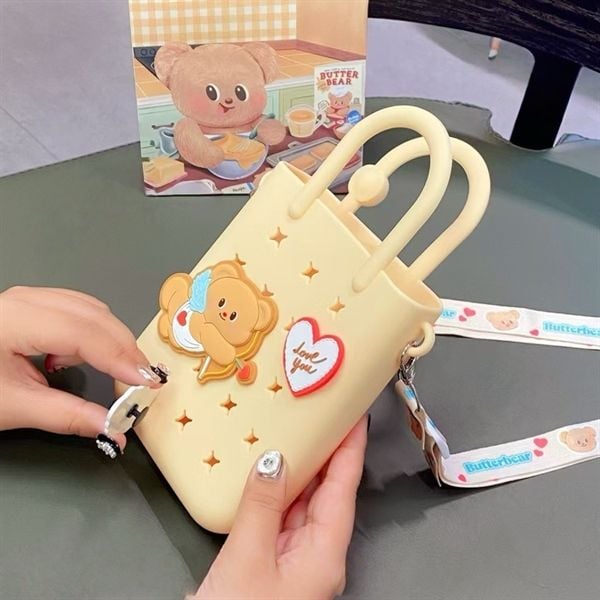  Túi silicon charm Butter Bear đeo chéo 