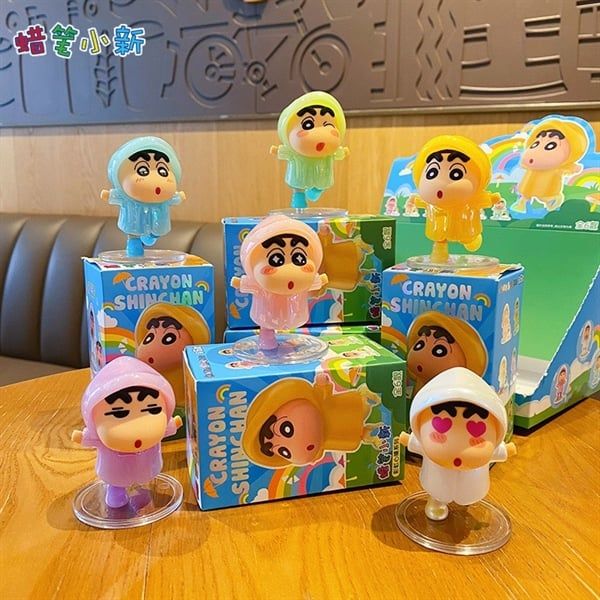  Mô hình Shin mặc áo mưa 