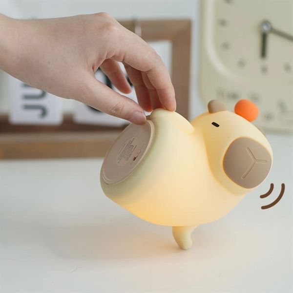  Đèn ngủ Capybara nghiêng đầu 