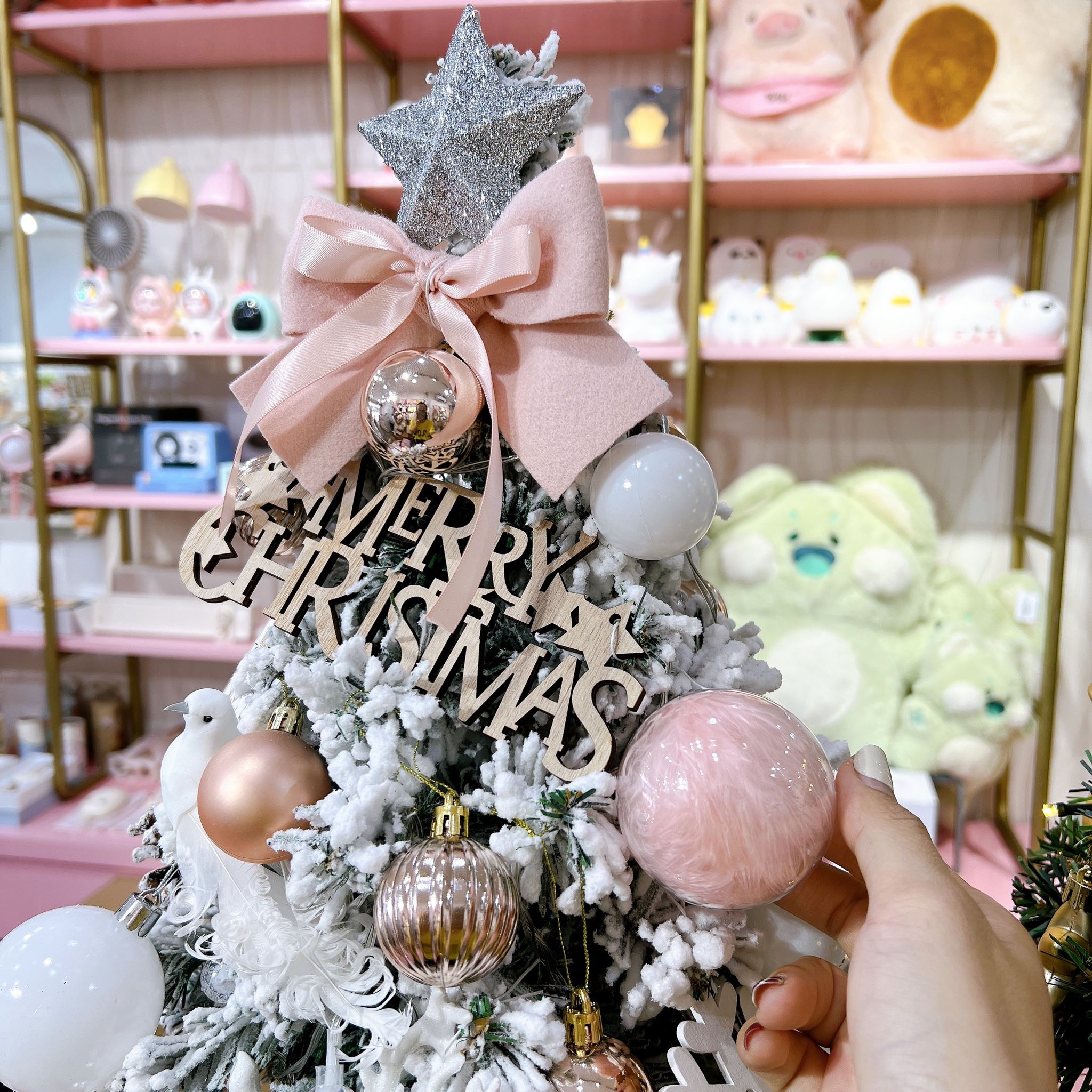  Cây thông giáng sinh phủ tuyết tone hồng 45cm 