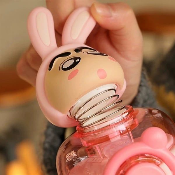 Bình nước Shinchan đầu nhún 600ml 