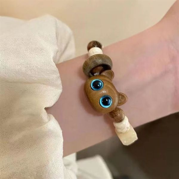  Vòng tay mèo mặt vân gỗ 