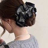  Scrunchies kẻ caro viền đen 